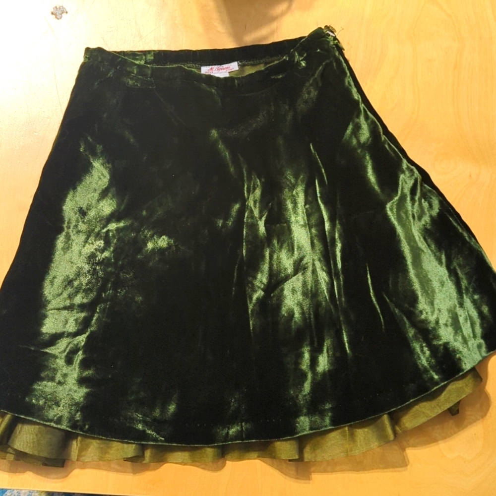 Gorgeous green skirt from Italy, by Mariella Ferrari, size 10